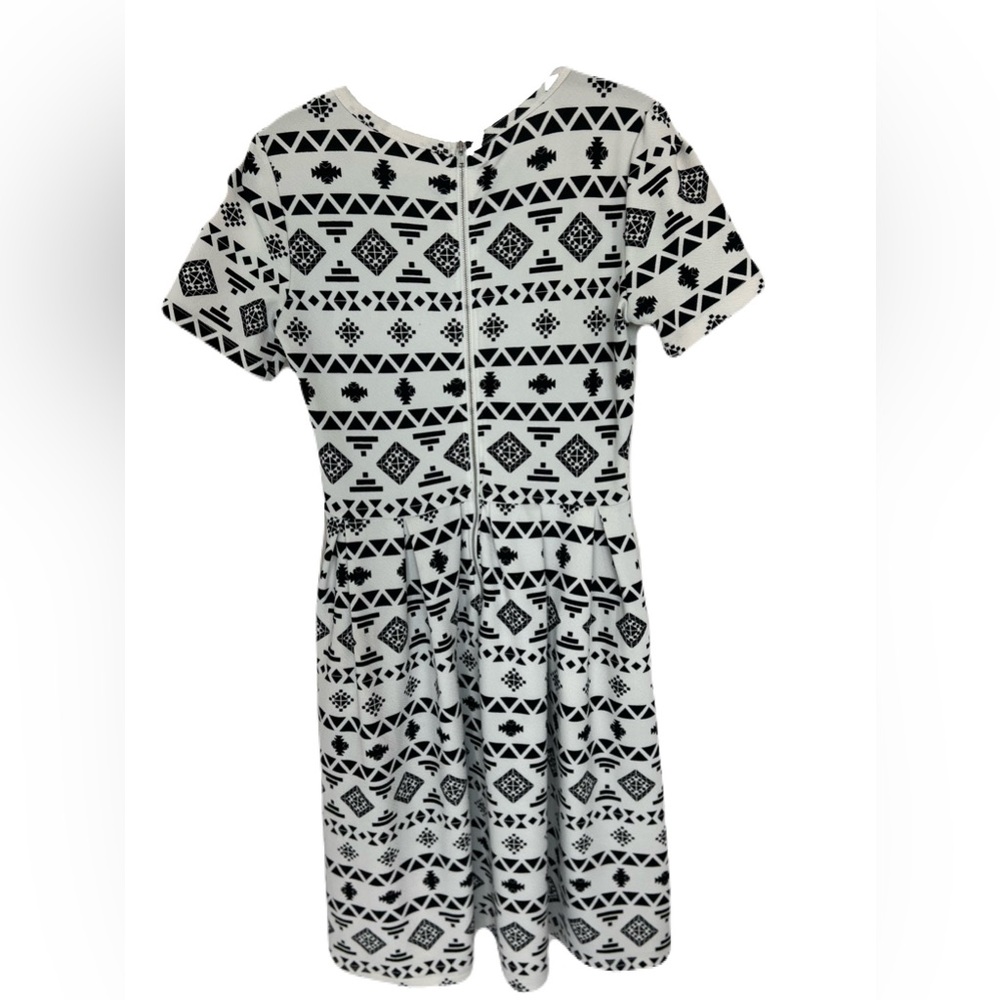 🖤 EUC LULAROE Amelia Tribal Print Pleated Dress | Women’s Small - Picture 2 of 12